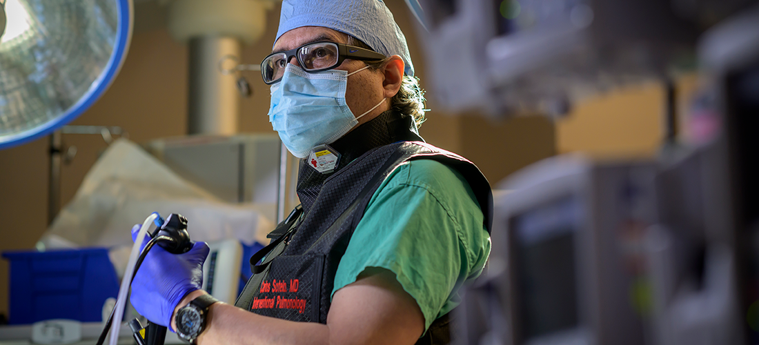 Doctor Sotelo using robotic surgery | Doylestown Health